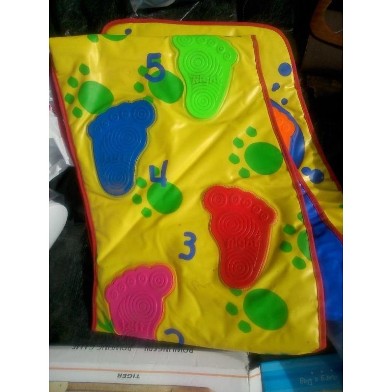 Dancing feet playmat