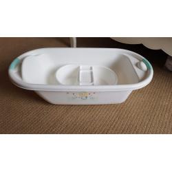 Baby bath and top and tail bowl.