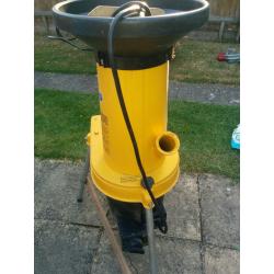 AL-KO H1100S Garden shredder. In good working order, takes up to 40mm (11/2") diameter.