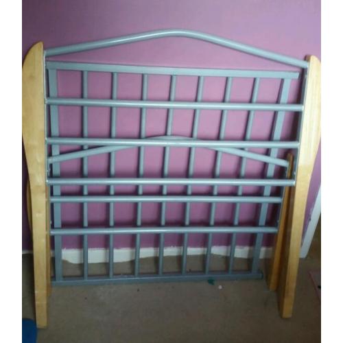 Single metal bed frame