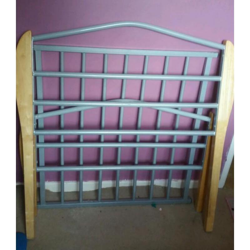 Single metal bed frame