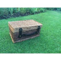 LARGE WICKER PICNIC HAMPER BASKET STORAGE BOX