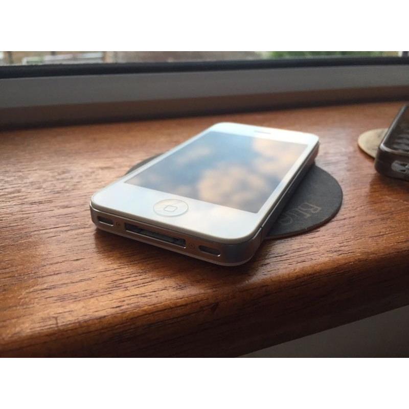iPhone 4S White 16GB in perfect working condition. Comes w/ case only. Locked on EE