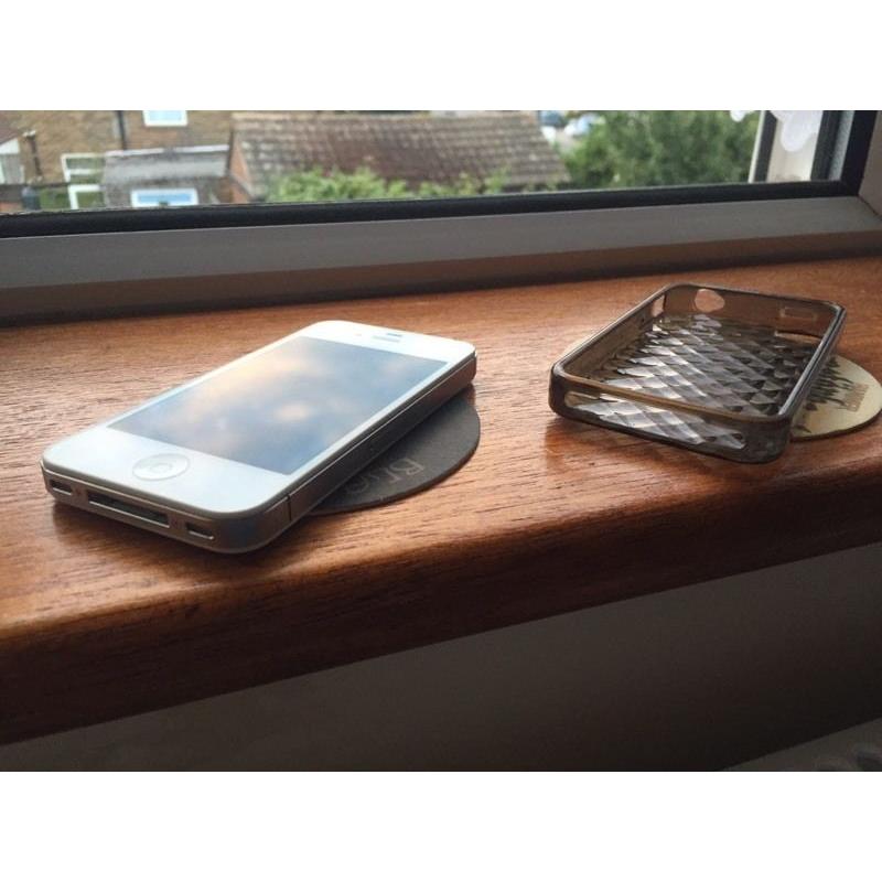iPhone 4S White 16GB in perfect working condition. Comes w/ case only. Locked on EE