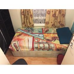 Cosy Room 89 PW - Overground & Southern Trains 4 Minutes Walk Away. No Extra Cost!