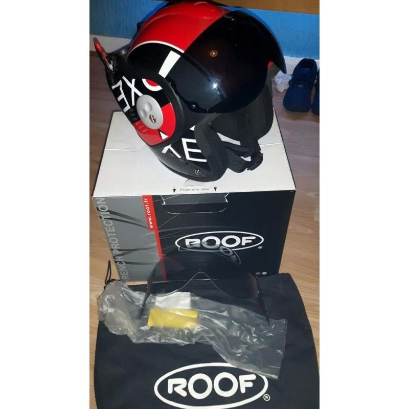 ROOF Boxer V8 Grafic Red Black Helmet. Small