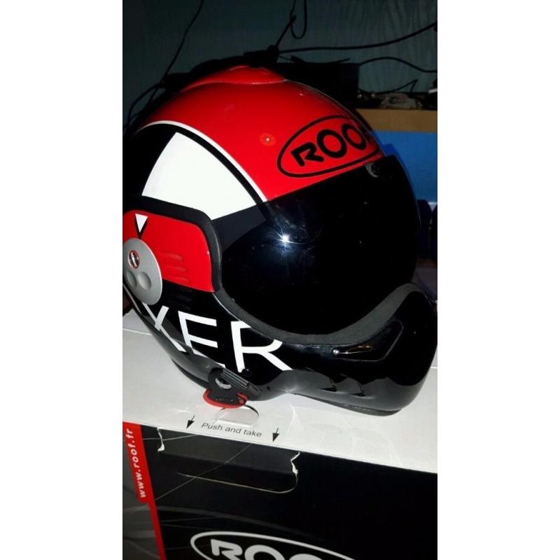 ROOF Boxer V8 Grafic Red Black Helmet. Small