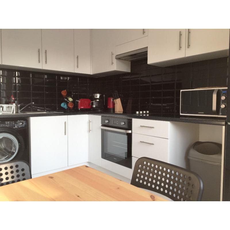 Fantastic Double Room by ACTON TOWN Underground Station! All Bills Included!