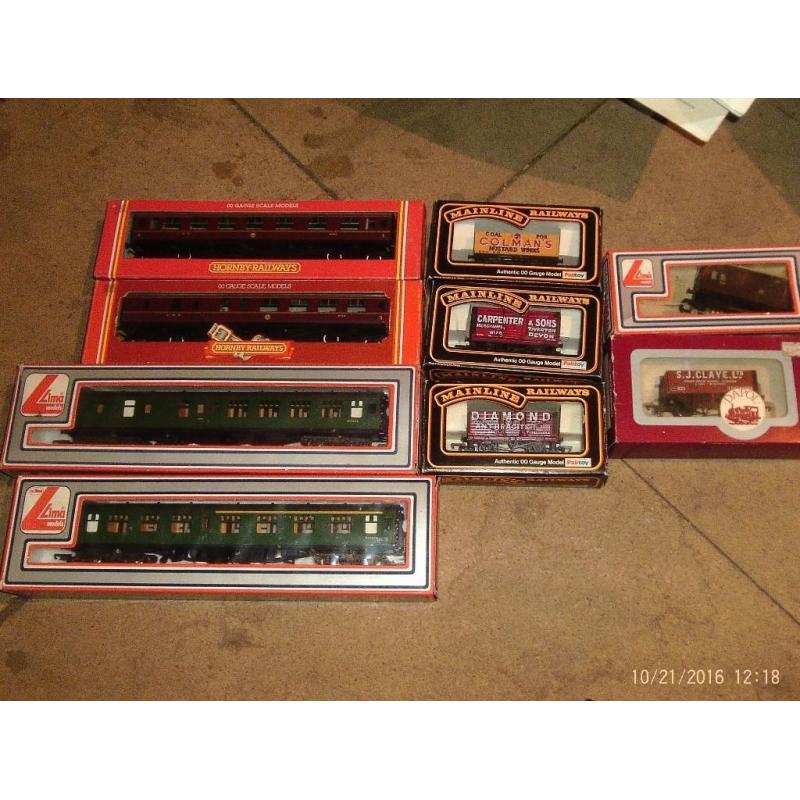 OO GUAGE LAYOUT AND TRAINS VGC