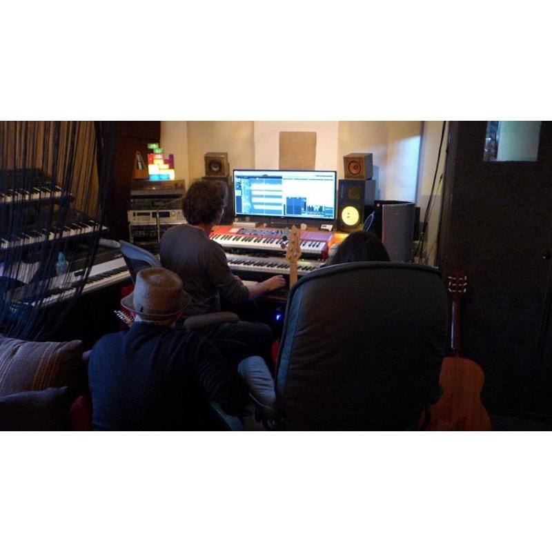Are you a vocalist looking for a Music-Producer & London Recording Studio? Universal/BMG/Crysalis