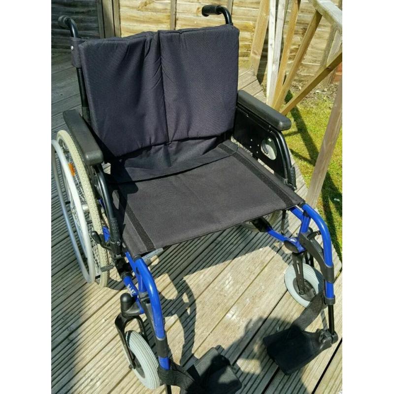 Manual Bariatric Breezy RubiX 2 XL Wheelchair