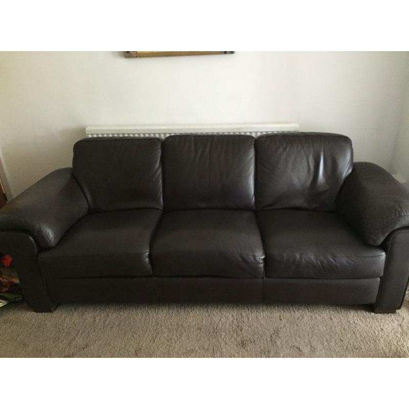 NATUZZI: Quality brown leather 3 & 2 seater sofas