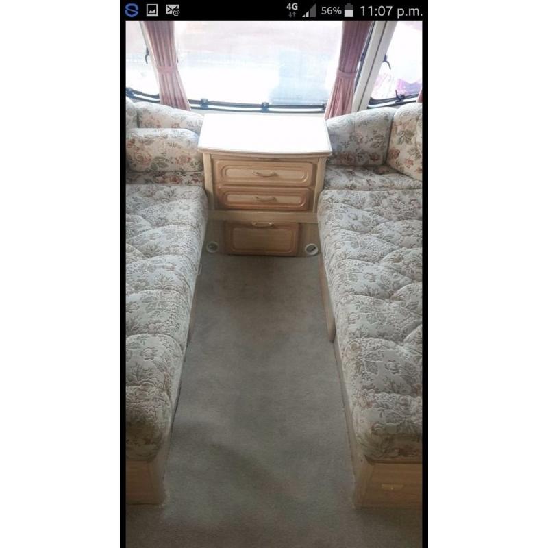 Caravan lunar clubman