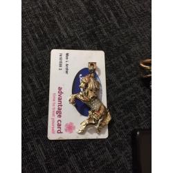 Beautiful 9ct gold stone set moving horse