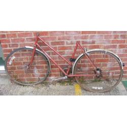 Dawes Debutante vintage 1980's ladies touring bike 21" frame and 27" wheels. For spares or repair.