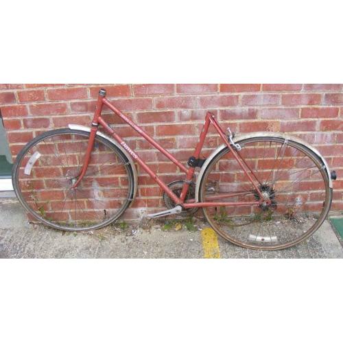 Dawes Debutante vintage 1980's ladies touring bike 21" frame and 27" wheels. For spares or repair.