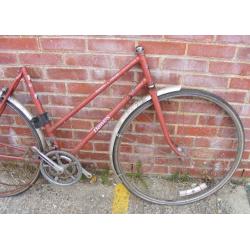 Dawes Debutante vintage 1980's ladies touring bike 21" frame and 27" wheels. For spares or repair.