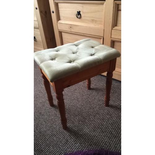 Solid pine dressing table stall