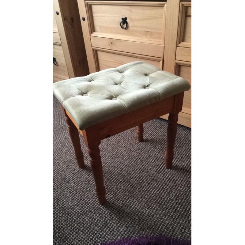 Solid pine dressing table stall
