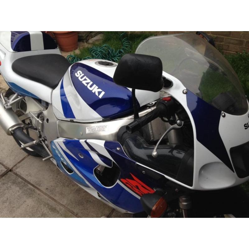 Suzuki 750 SRAD- ELECTRONIC FUEL INJECTION