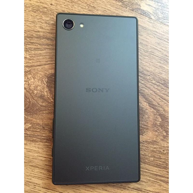 Sony Xperia Z5 Compact in Graphite Black