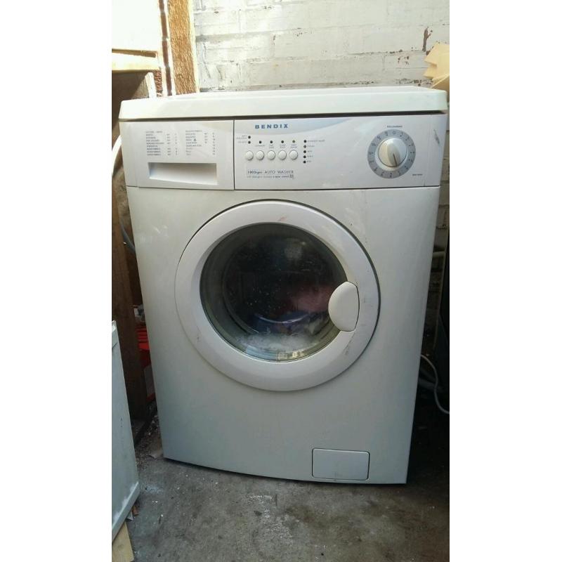 Bendix 1000 rpm washing machine in perfect working order.I can also arrange delivery if required.