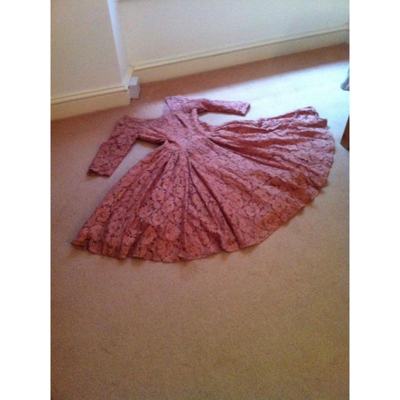 vintage tea-coloured lace dress small 10/12 ample seams for alterations