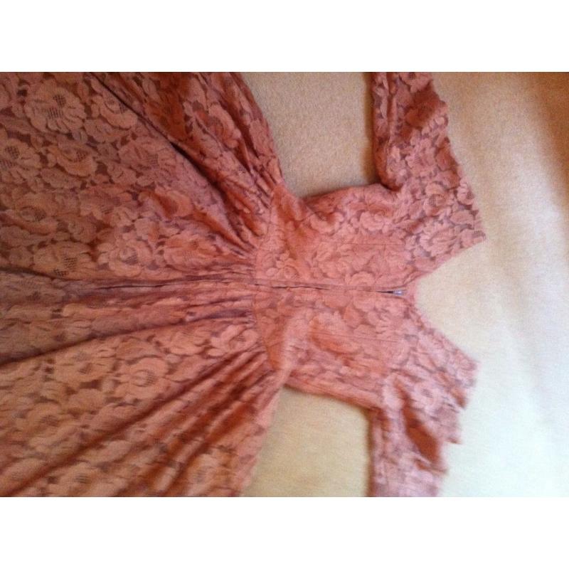vintage tea-coloured lace dress small 10/12 ample seams for alterations