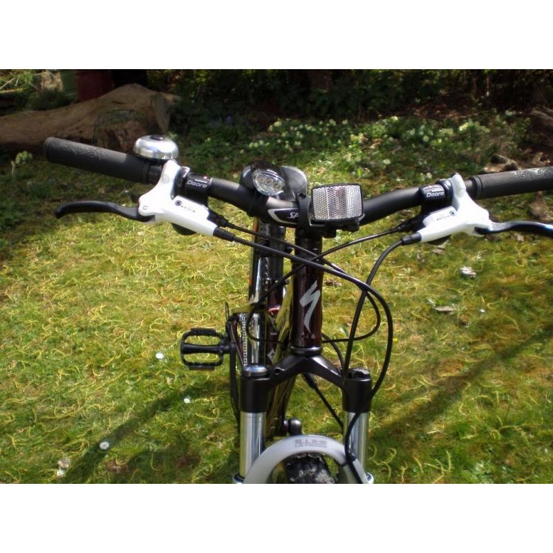 SPECIALIZED Mute Expert Ladies Mountain Bike. Almost New - Hardly Used.