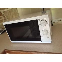 White microwave - excellent condition