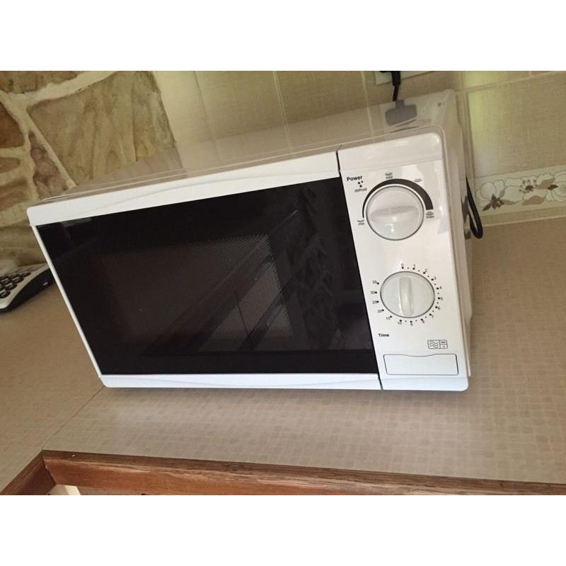 White microwave - excellent condition