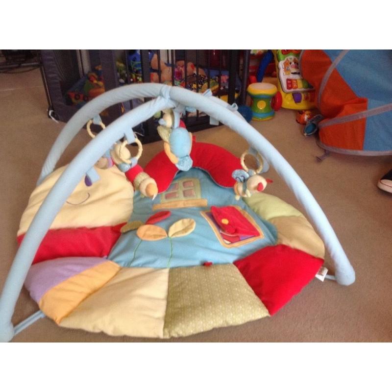Little Bird told me softly snail Playmat
