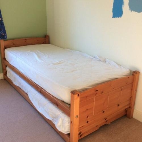 Single bed frame with pull out guest bed