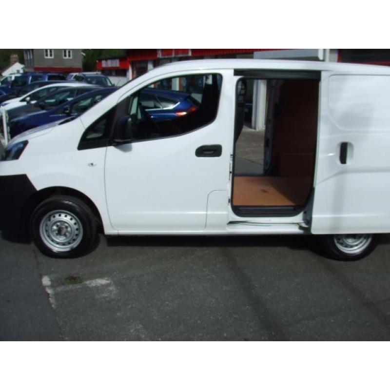 Nissan NV200 1.5dCi 89bhp Van Euro 5 Twin Side Doors SE Air Con Reverse Camara