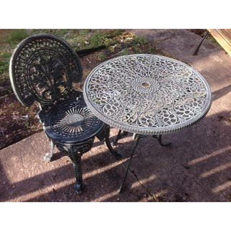 garden chairs and table