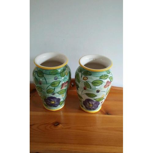LARGE POT / VASES
