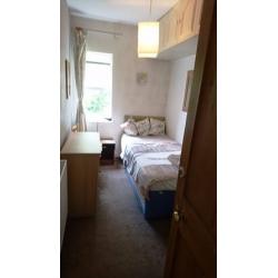 Double Room, Friendly prof. House in Redland: Inclusive (except Utilities)