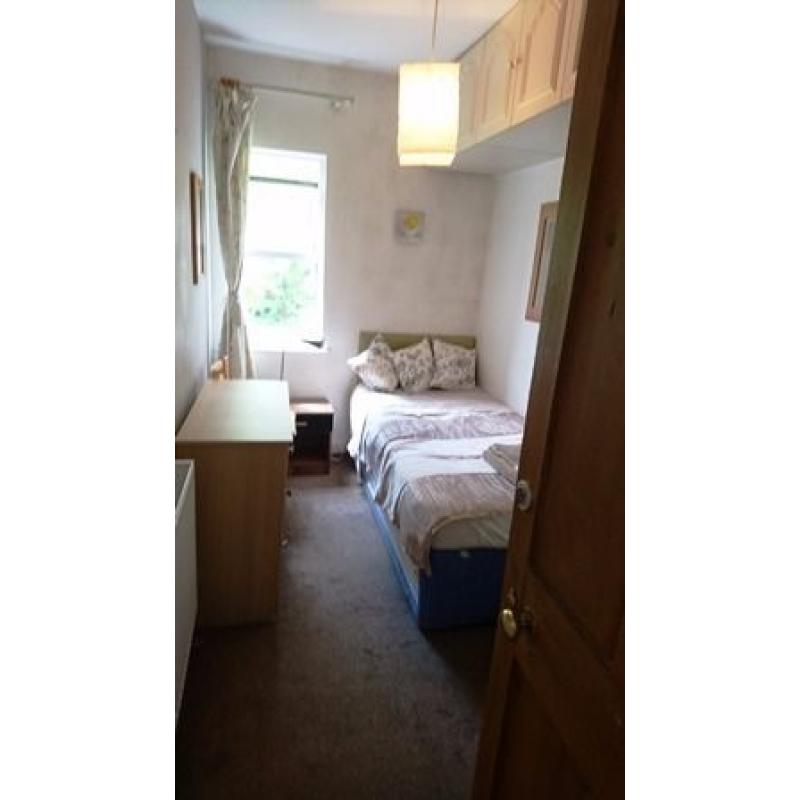 Double Room, Friendly prof. House in Redland: Inclusive (except Utilities)