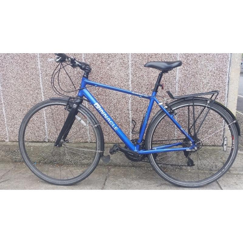 Pinnacle hybrid bike size medium (Aurora 1.0 frame) 24 gears