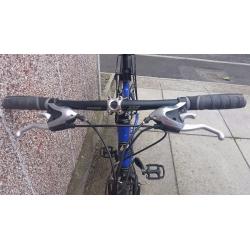 Pinnacle hybrid bike size medium (Aurora 1.0 frame) 24 gears