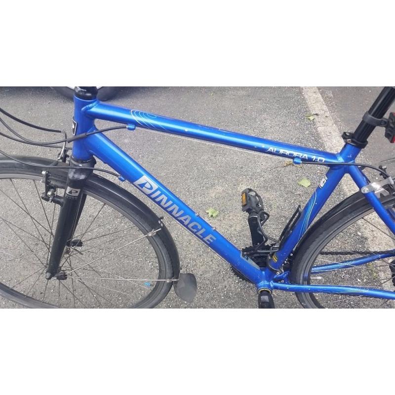 Pinnacle hybrid bike size medium (Aurora 1.0 frame) 24 gears