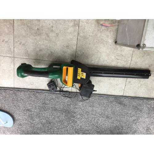Cordless hedge trimmer