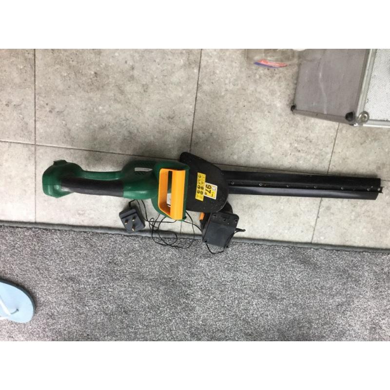 Cordless hedge trimmer