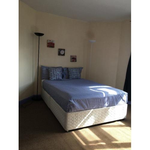 Good size DOUBLE ROOM in ZONE 2