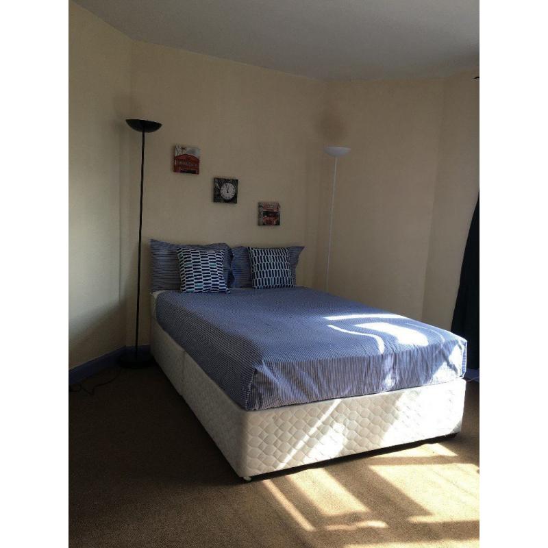 Good size DOUBLE ROOM in ZONE 2