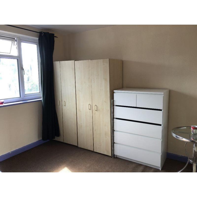 Good size DOUBLE ROOM in ZONE 2