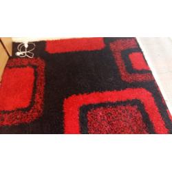 LARGE SIZE THICK PLAIN SOFT RED AND BLACK SHAGGY RUG (80 inch X 120inch) 5cm pile