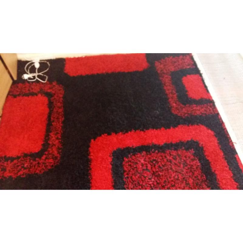 LARGE SIZE THICK PLAIN SOFT RED AND BLACK SHAGGY RUG (80 inch X 120inch) 5cm pile