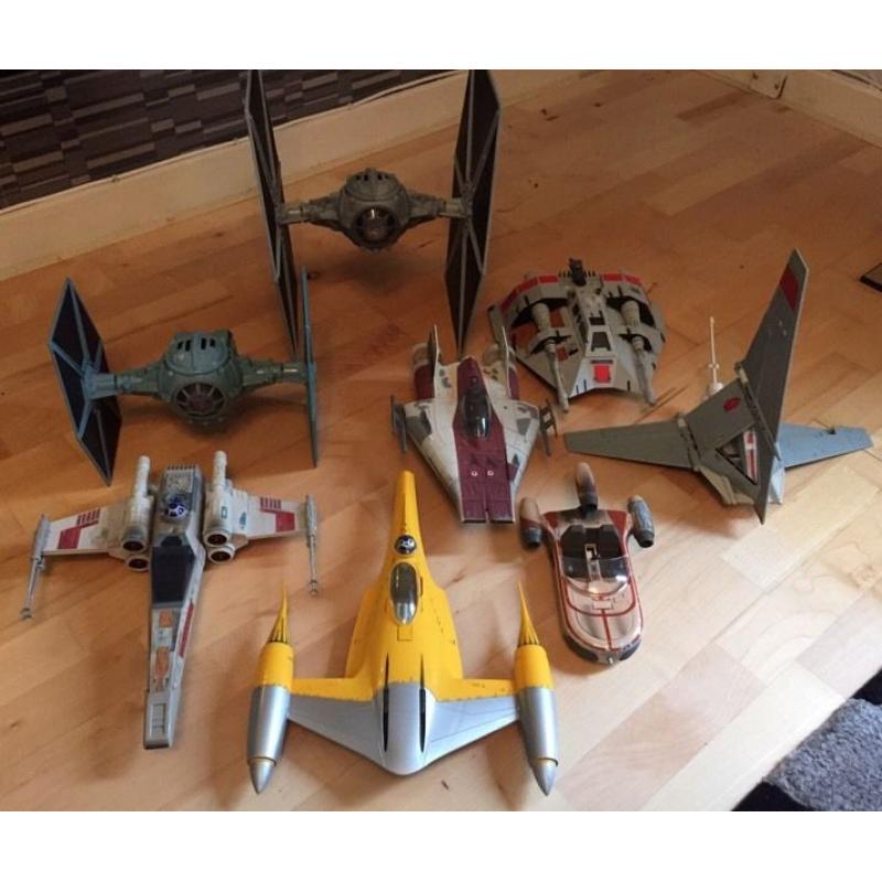 Star Wars action figures and spaceships bundle