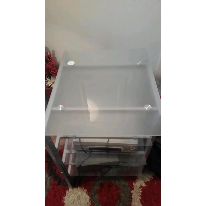 Glass stand great condition opened box and never used it